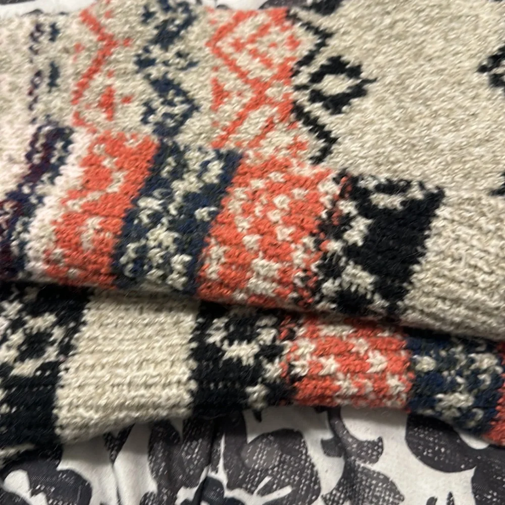 Scarf - Picture 2 of 3